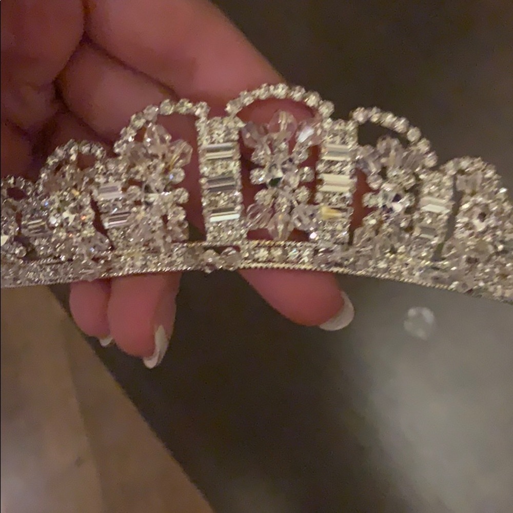 Crown - Picture 2 of 6